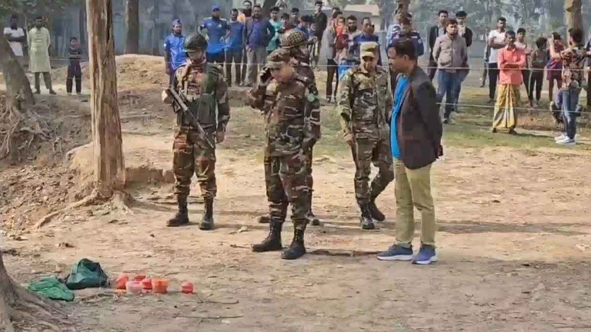 গাজীপুরে পুকুর থেকে ককটেল উদ্ধার