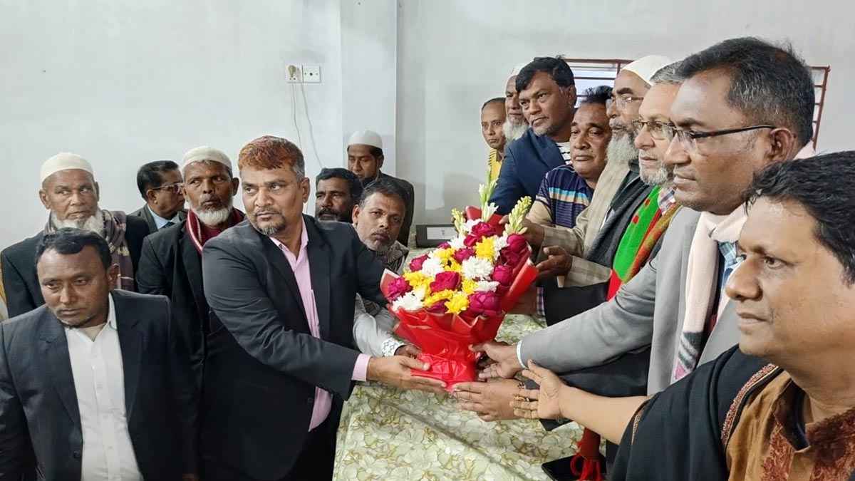 চাঁদপুরে আ. লীগ থেকে দুই শতাধিক নেতাকর্মীর বিএনপিতে যোগদান