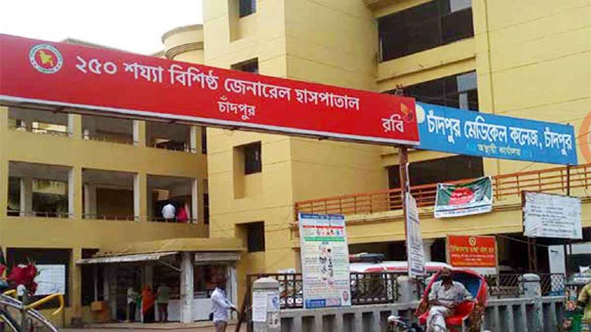 চাঁদপুরে পিকআপ ভ্যান-অটোরিকশা সংঘর্ষে যুবক নিহত