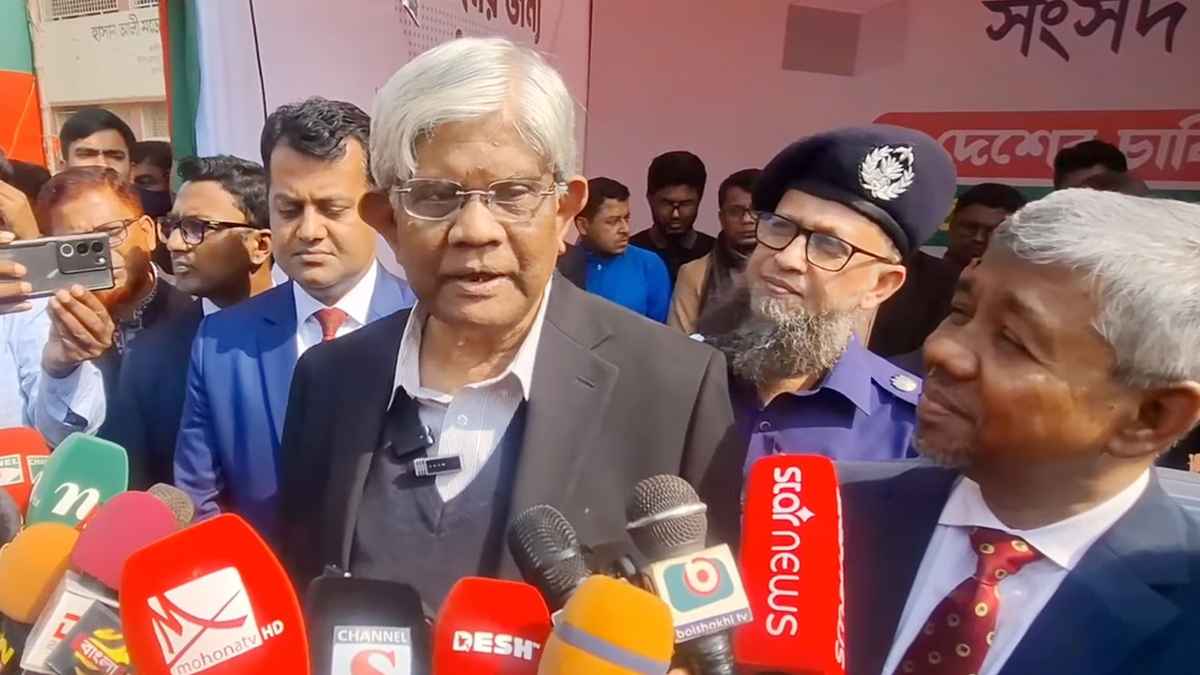 দেশের বর্তমান অর্থনৈতিক অবস্থা ভঙ্গুর নেই: অর্থ উপদেষ্টা