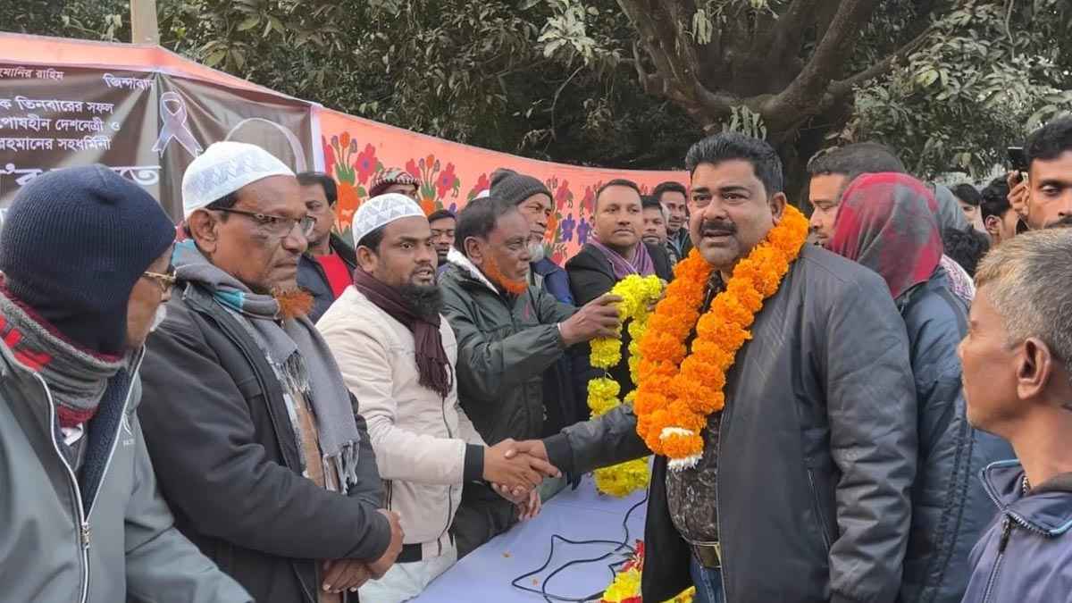 চাঁপাইনবাবগঞ্জে আ.লীগের অর্ধশত নেতাকর্মীর বিএনপিতে যোগদান