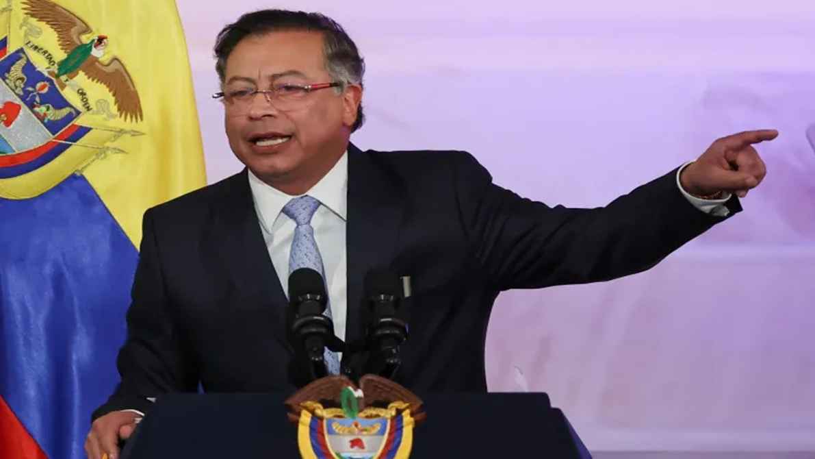 দেশকে রক্ষায় প্রয়োজনে আবার অস্ত্র ধরব, ট্রাম্পের হুমকির জবাবে পেত্রো