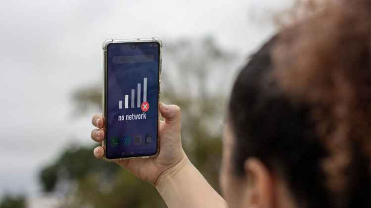 ফোনে ঘন ঘন নেটওয়ার্ক চলে গেলে কী করবেন?