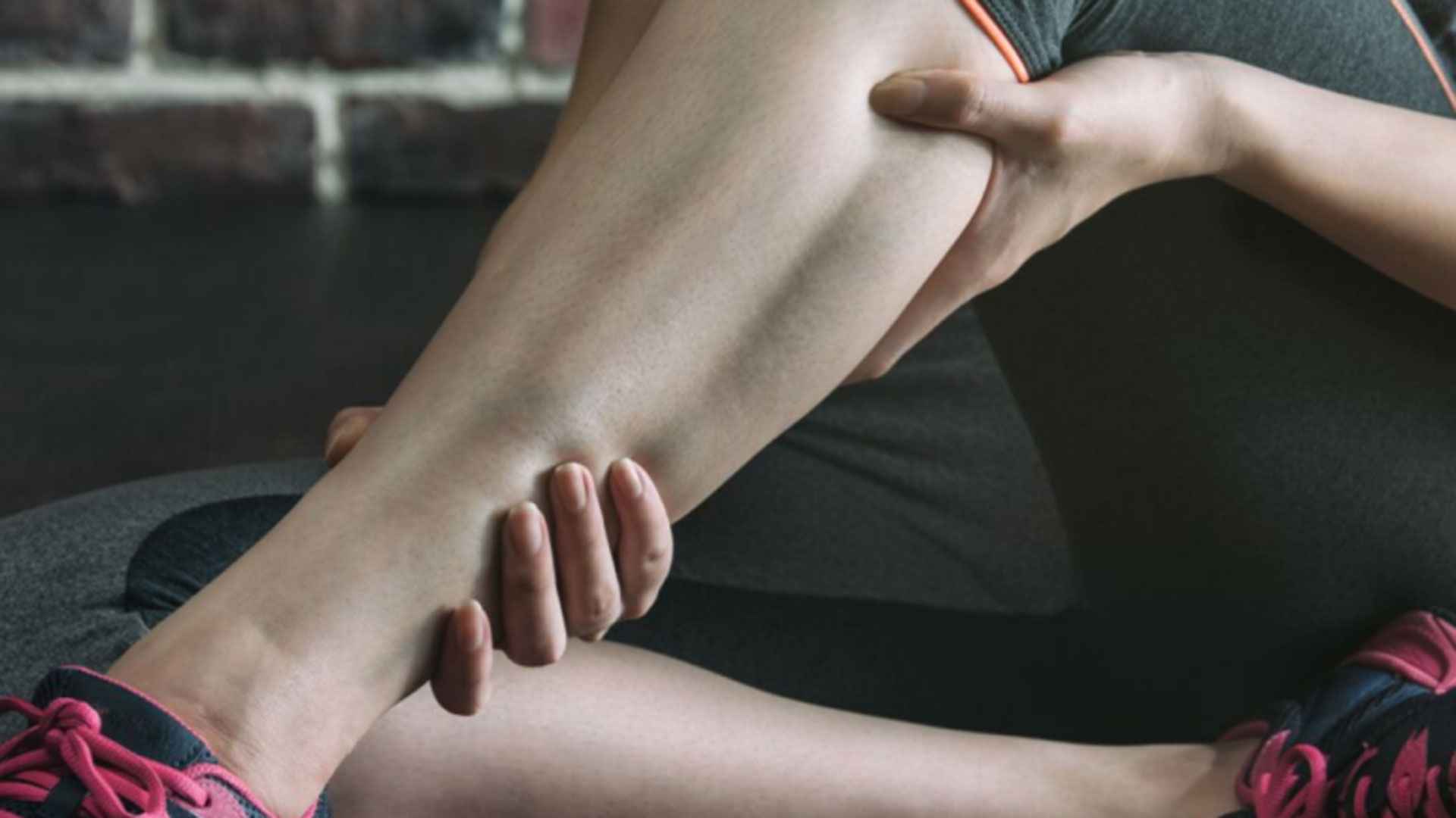 শীতে পায়ের পেশিতে বারবার টান ধরে কেন, করণীয় কী? 