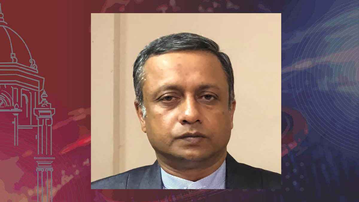 ফেনীতে উঠান বৈঠকে ভোট চাওয়ায় প্রার্থীর ভাইয়ের জরিমানা