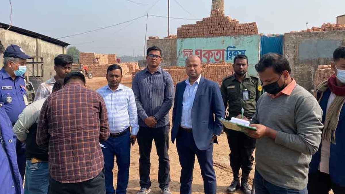 দেবীদ্বারে দুই ইটভাটাকে ৬ লাখ টাকা জরিমানা