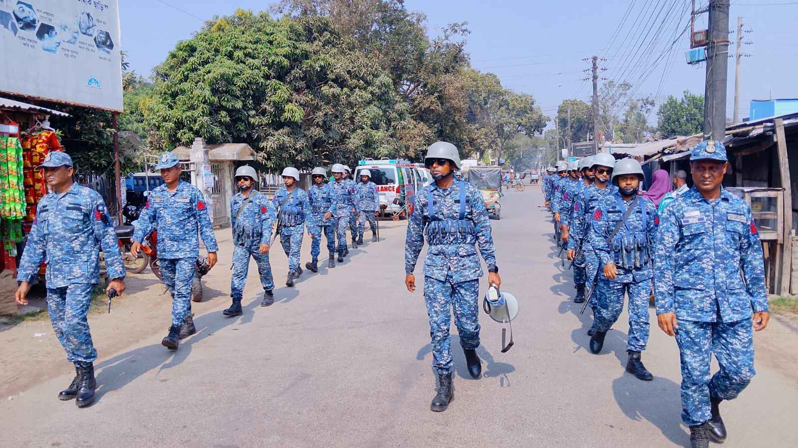 বরগুনার ৬ উপজেলায় নির্বাচনি নিরাপত্তায় নৌবাহিনীর টহল, জনমনে স্বস্তি