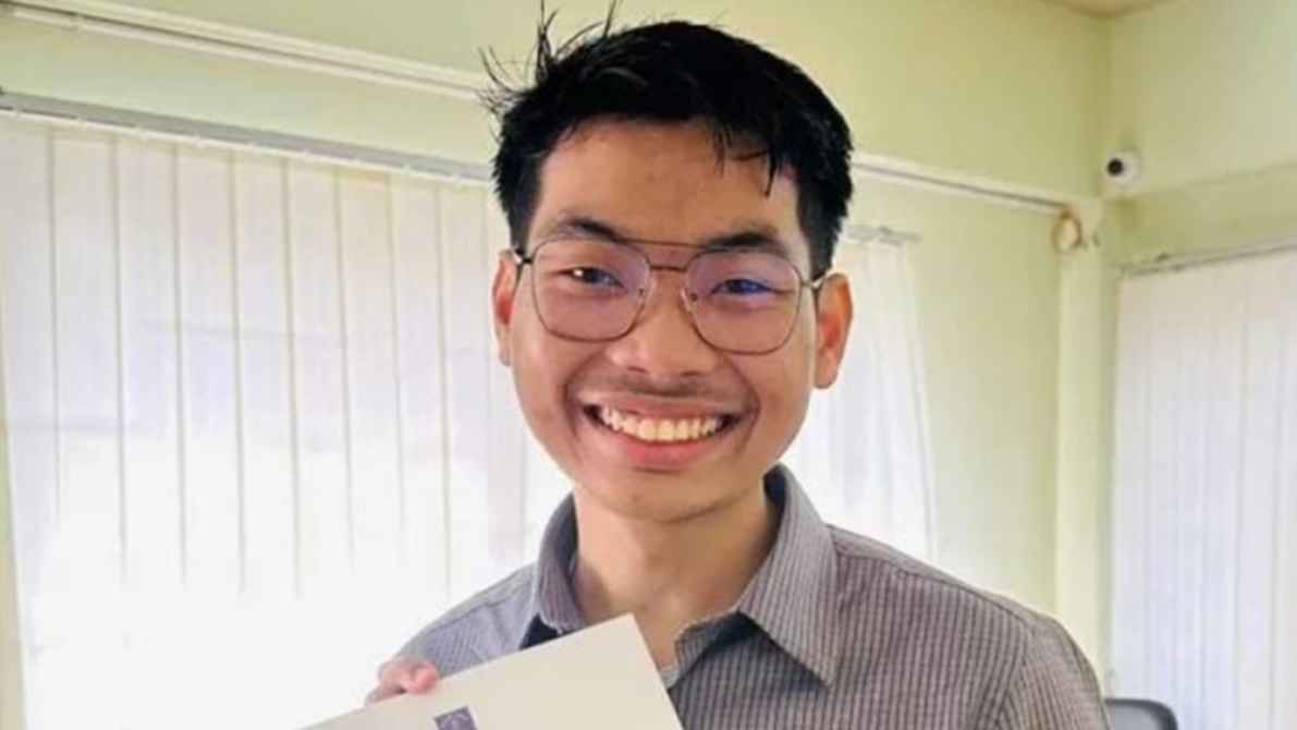 ডাকসু থেকে পদত্যাগের ঘোষণা সর্বমিত্র চাকমার