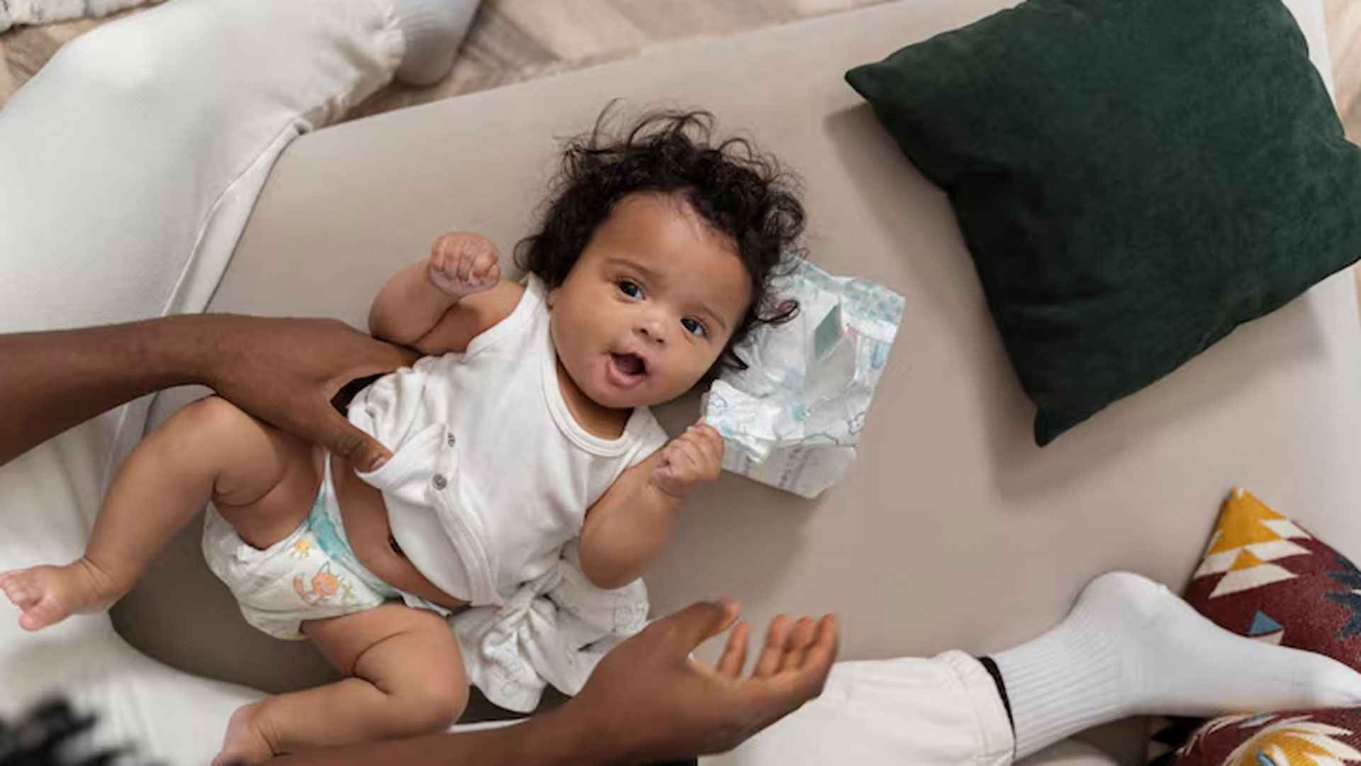 শীতে শিশুকে সারাক্ষণ ডায়াপার পরিয়ে রাখছেন? ক্ষতি হচ্ছে শিশুর!