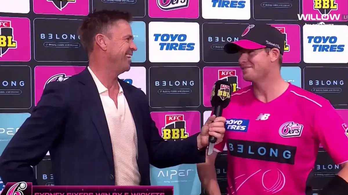 বাবরকে সিঙ্গেল না নিতে দেওয়ার বিষয়ে মুখ খুললেন স্মিথ