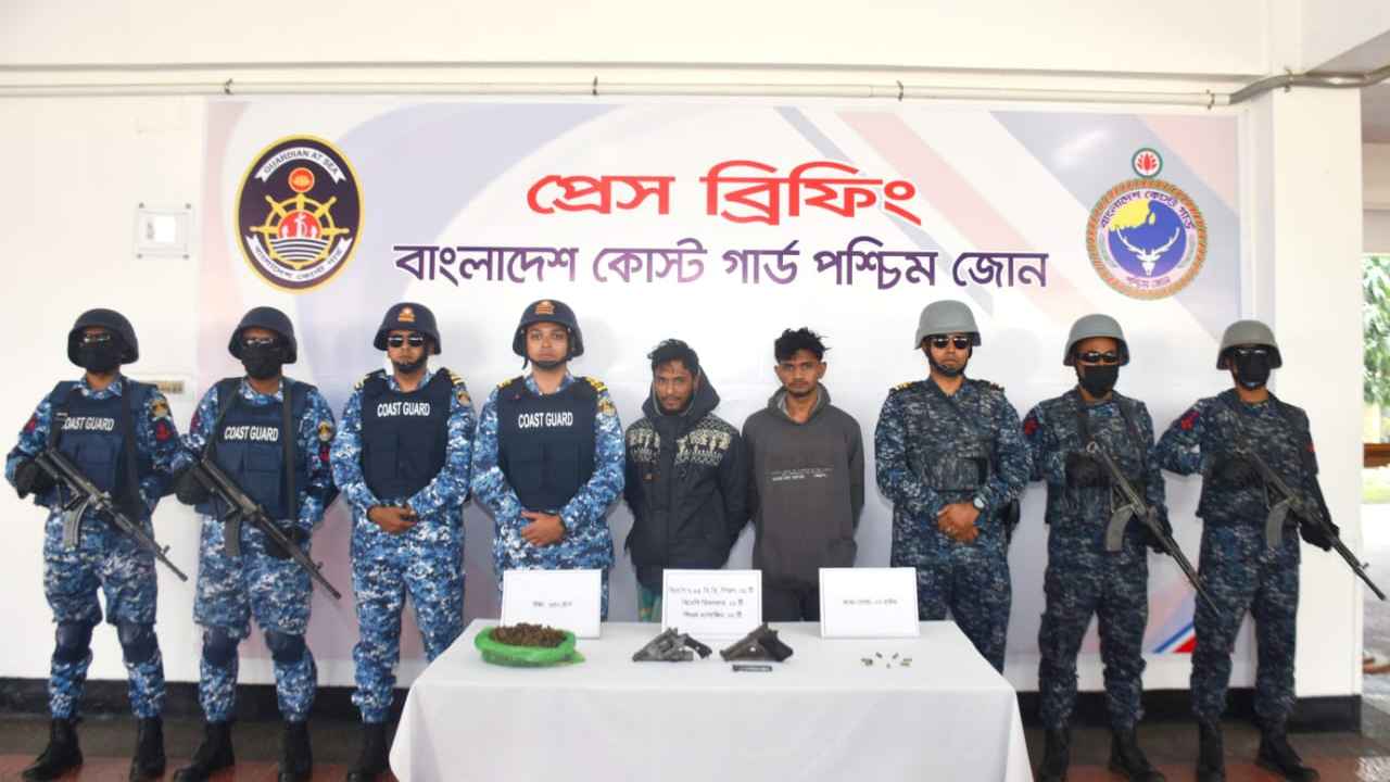 খুলনায় বিদেশি অস্ত্র, মাদকসহ দুই সন্ত্রাসী আটক