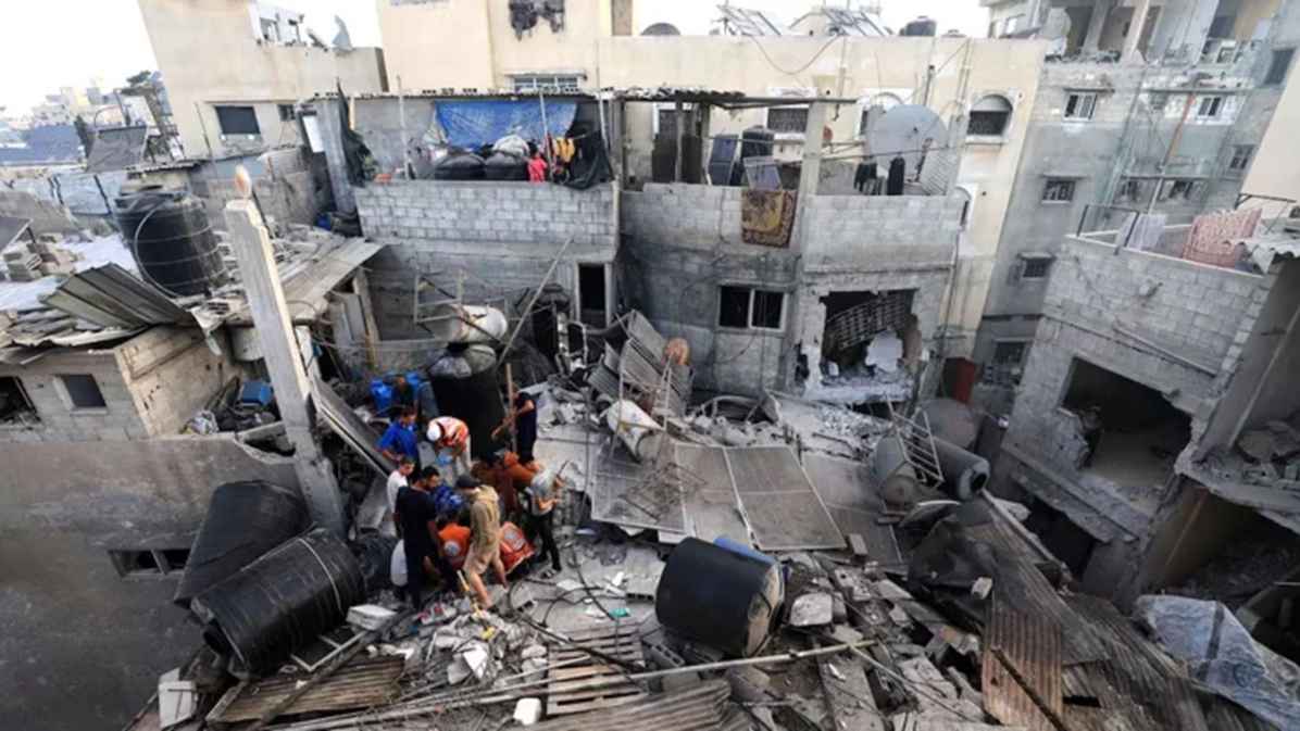 যুদ্ধবিরতিতেও থামছে না হামলা, ধ্বংসস্তূপেই জীবন সাজাচ্ছেন গাজাবাসী