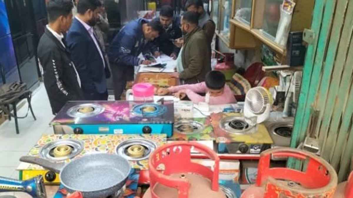 গাজীপুরে বেশি দামে এলপিজি বিক্রি, ৫ প্রতিষ্ঠানকে জরিমানা