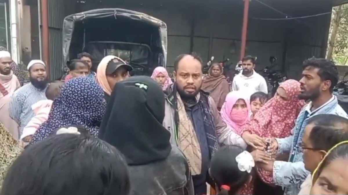 গাজীপুরে পোশাক কারখানায় হামলা-অবরোধ, ৬ শ্রমিক গ্রেফতার