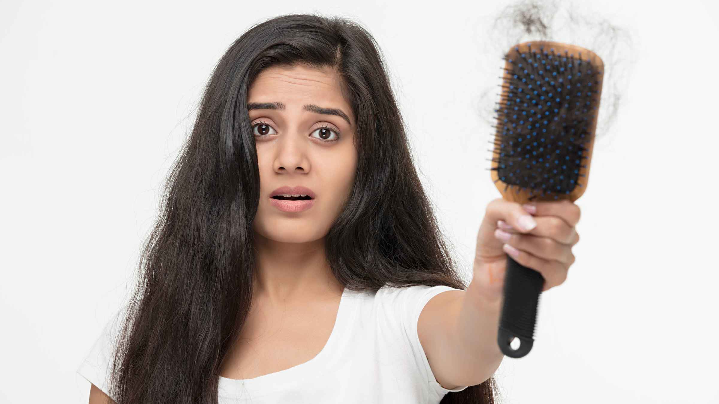 রোজ কয়টি চুল পড়া স্বাভাবিক? কখন সতর্ক হবেন? 