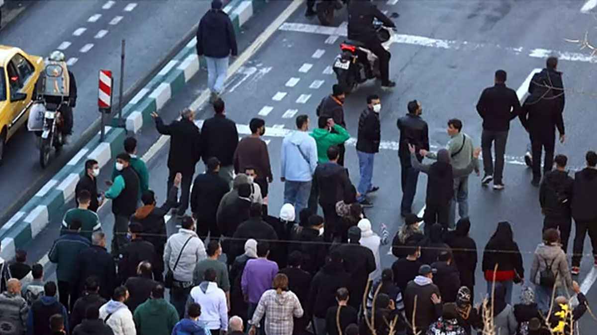 ইরানে জীবনযাত্রার ব্যয় বৃদ্ধি ঘিরে বিক্ষোভ: ১২ জন নিহত, গ্রেফতার ৫৮২
