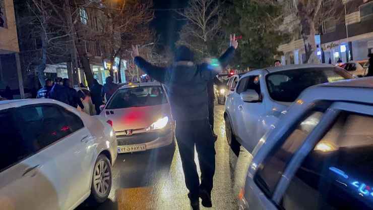 বিক্ষোভে উত্তাল ইরান: পুরো দেশে ইন্টারনেট সংযোগ বিচ্ছিন্ন