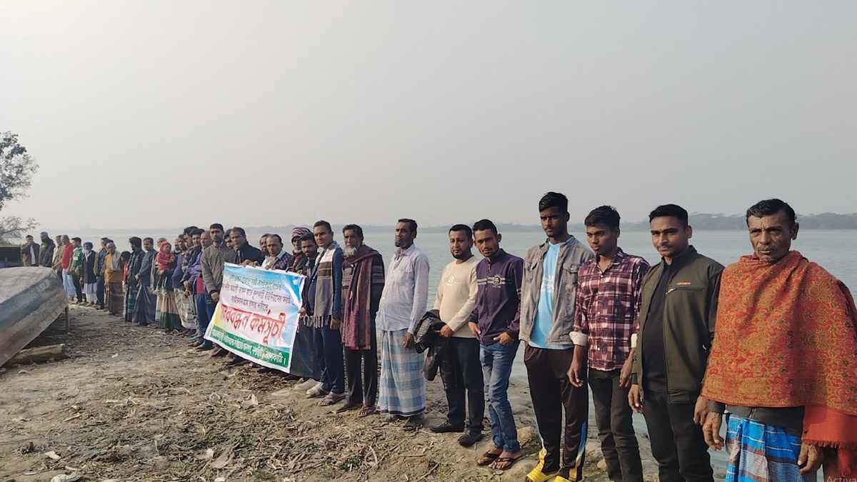 ‘সরকার আসে সরকার যায়, নদী ভাঙন রোধে নেওয়া হয়নি কোনো ব্যবস্থা’