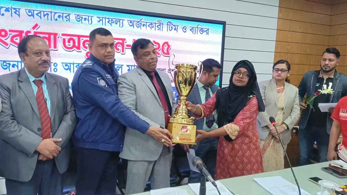 ঝিনাইদহে নারী খেলোয়াড় ও সংগঠকদের সংবর্ধনা