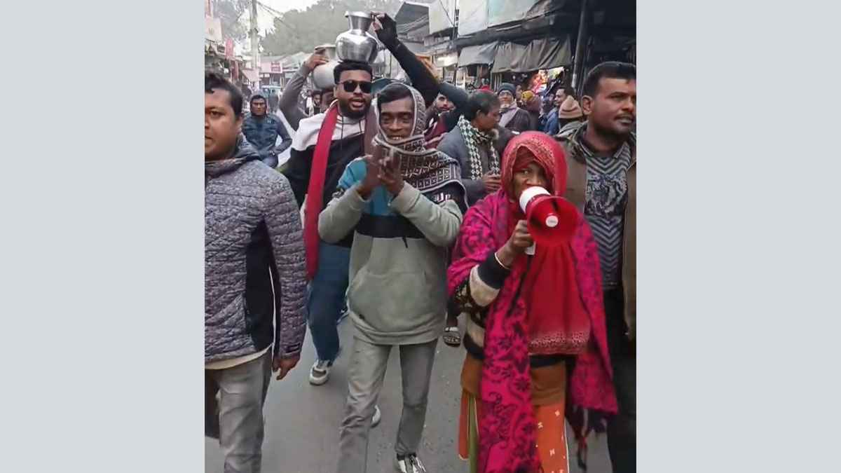 চাঁদপুরে লুণ্ঠিত অস্ত্র ও গুলিসহ মা-ছেলে গ্রেফতার