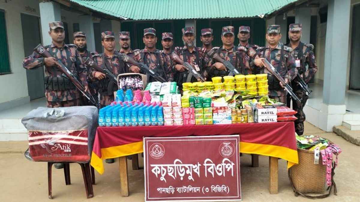 পানছড়ি সীমান্তে বিজিবির অভিযান, বিপুল ভারতীয় পণ্য জব্দ