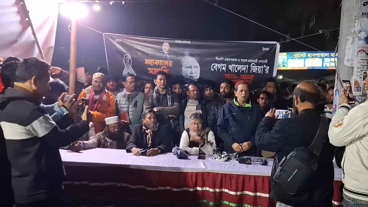 মাদারীপুরে খালেদা জিয়ার রুহের মাগফেরাত কামনায় দোয়া