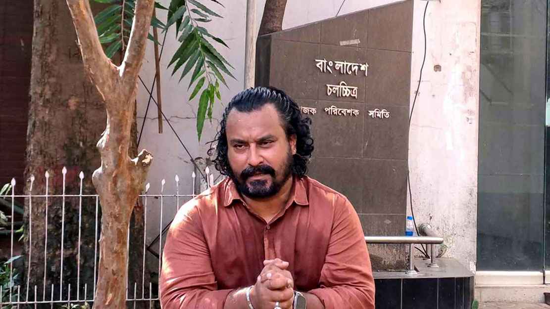 গতবার পদত্যাগ করছিলেন খিজির হায়াত, এবারও চাইলেন অব্যাহতি 