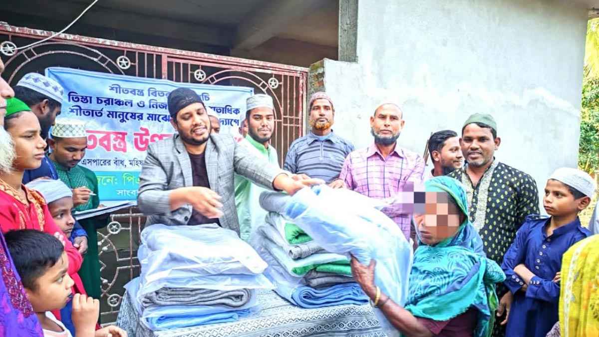 তিস্তা চরাঞ্চলের শীতার্ত মানুষের পাশে সাংবাদিক হামিদুর রহমান