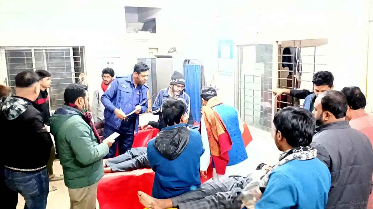 লক্ষ্মীপুরে মুখোমুখি অবস্থানে বিএনপি-জামায়াত, পুলিশ মোতায়েন