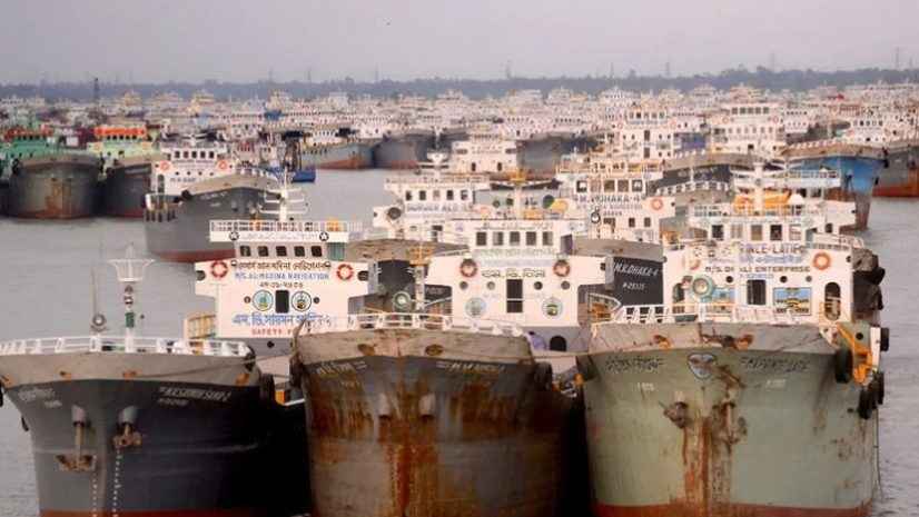 সাগরে ভাসমান গুদাম, লাইটার জাহাজের বিরুদ্ধে হার্ডলাইনে সরকার