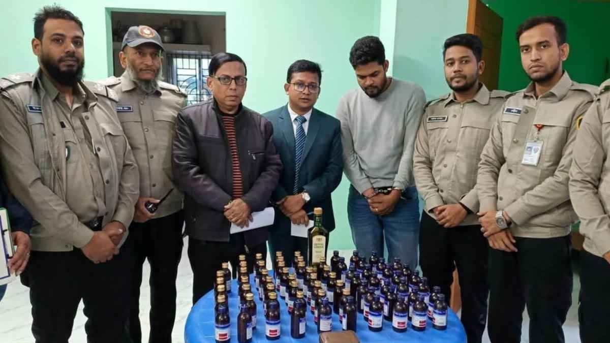 মাদারীপুরে ফেনসিডিল ও মদসহ যুবক আটক