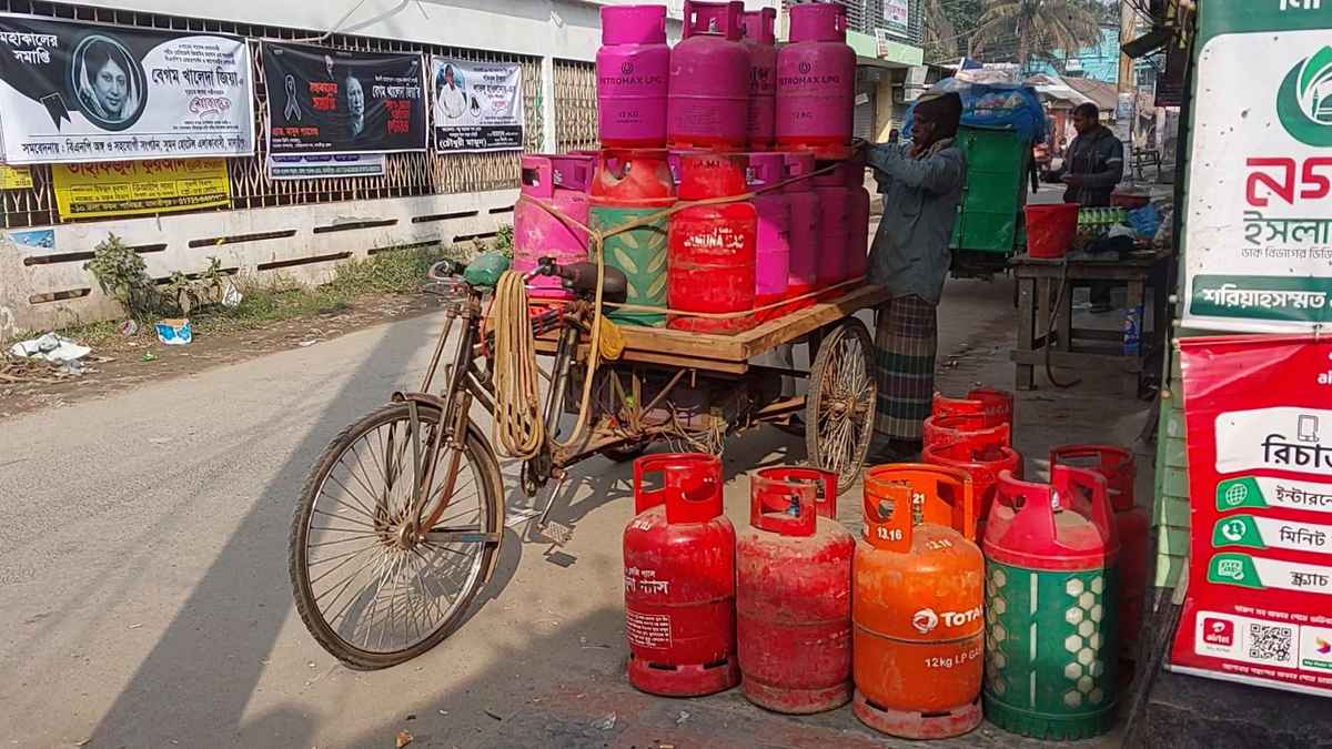 মাদারীপুরে বন্ধ গ্যাস সিলিন্ডার বিক্রি-সরবরাহ, বিপাকে সাধারণ মানুষ