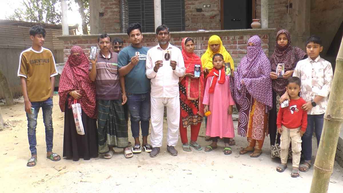 মাদারীপুরে ১০ মাস খোঁজ নেই ১০ যুবকের, বেঁচে আছে কিনা জানে না পরিবার