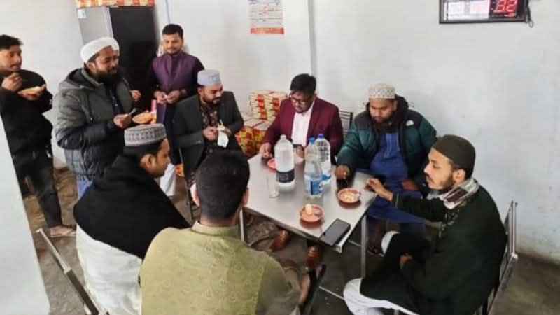 মিষ্টি খেয়ে মাদারীপুর জেলা স্বেচ্ছাসেবক দলের নেতাসহ ১২ জন অসুস্থ