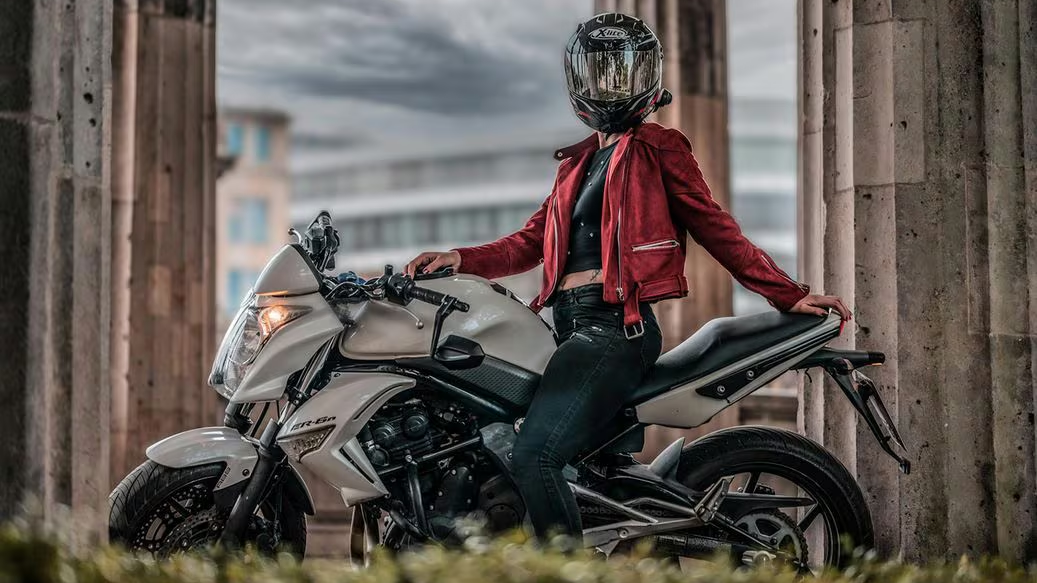 মোটরসাইকেল চালানোর ‘গোল্ডেন রুলস’: ব্রেকিং ও গিয়ার শিফটিংয়ের সঠিক নিয়ম