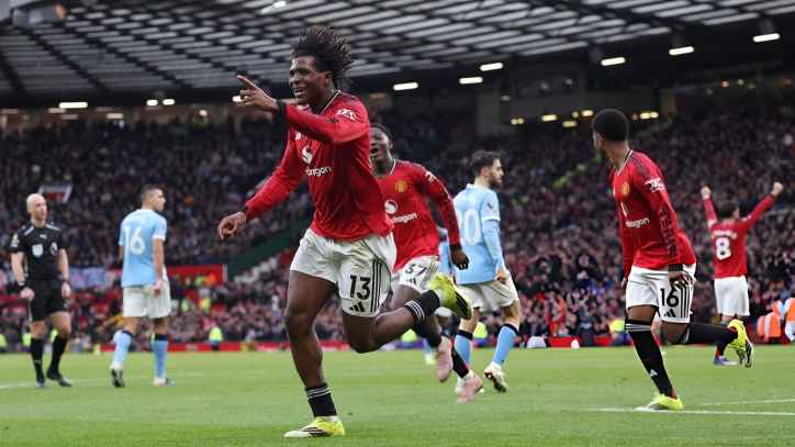 নতুন কোচের অধীনে প্রথম ম্যাচেই ম্যানসিটিকে হারিয়ে ম্যানইউর চমক