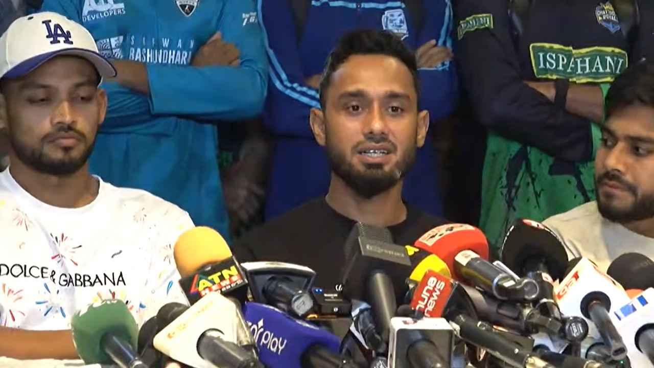 নাজমুল পদত্যাগ না করলে খেলবেন না ক্রিকেটাররা, জানালেন যেসব কারণ