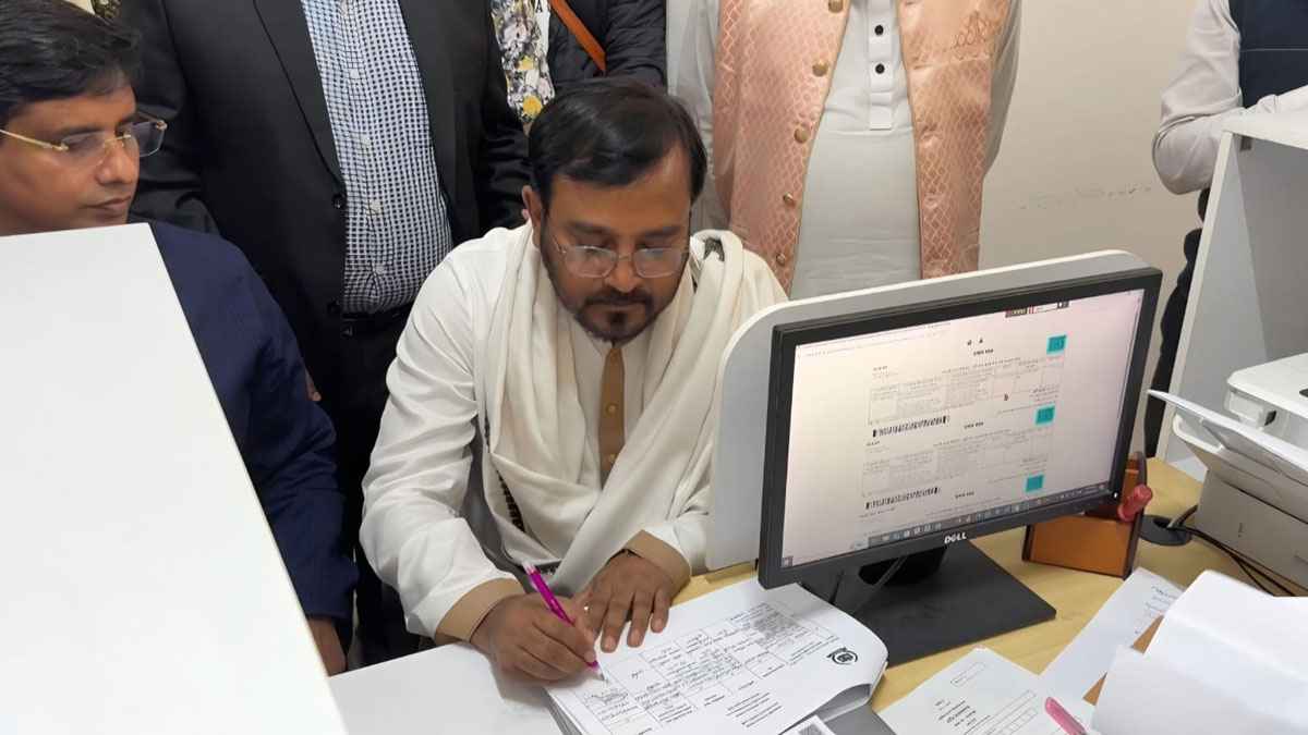 এবি পার্টির চেয়ারম্যান মঞ্জুর বার্ষিক আয় ১১ লাখ টাকা