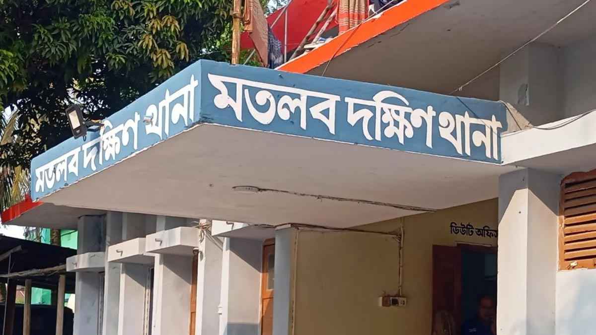 চাঁদপুরে ছিনতাইয়ের সময় দেশীয় অস্ত্রসহ ২ যুবক আটক