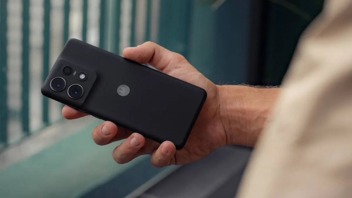 motorola-edge-50-pro-price-cut-1-1754139624 motorola-edge-50-pro-price-cut-1-1754139624