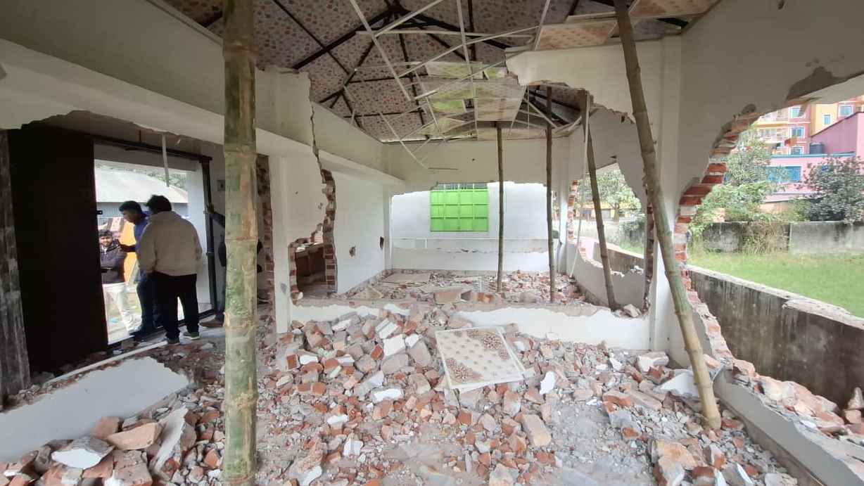 মুন্সিগঞ্জে প্রবাসীর বসতবাড়ি ভাঙচুর ও মালামাল লুটের ঘটনায়, গ্রেফতার ২