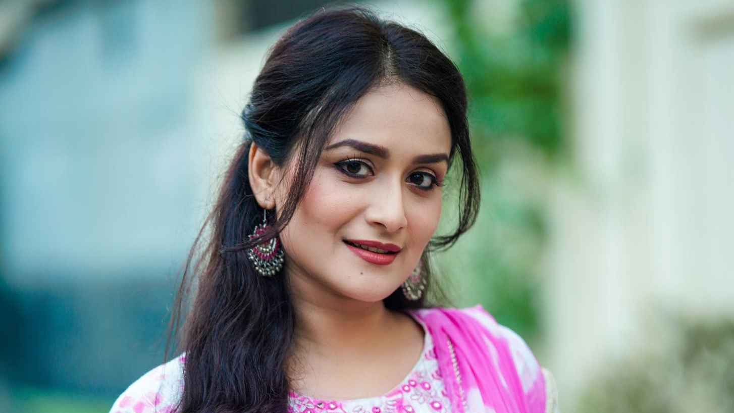 মা হলেন অভিনেত্রী সালহা খানম নাদিয়া