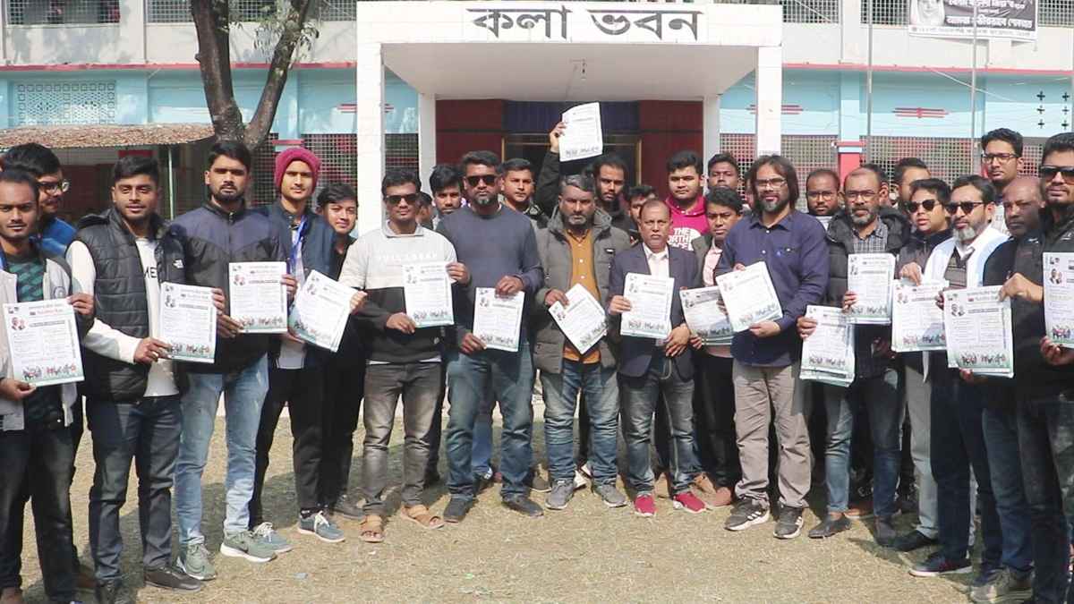 নওগাঁয় ক্রীড়া উন্নয়নে বিএনপির পরিকল্পনা সম্বলিত লিফলেট বিতরণ