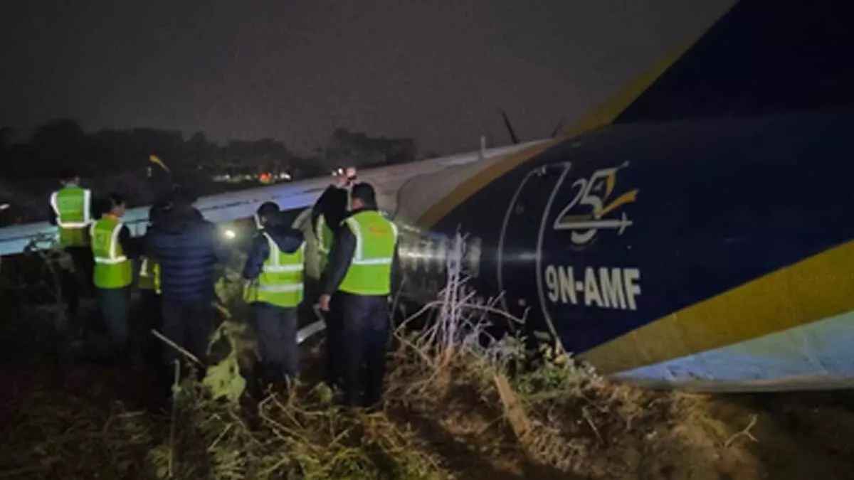 নেপালে অল্পের জন্য বেঁচে গেলেন বিমানের ৫৫ আরোহী