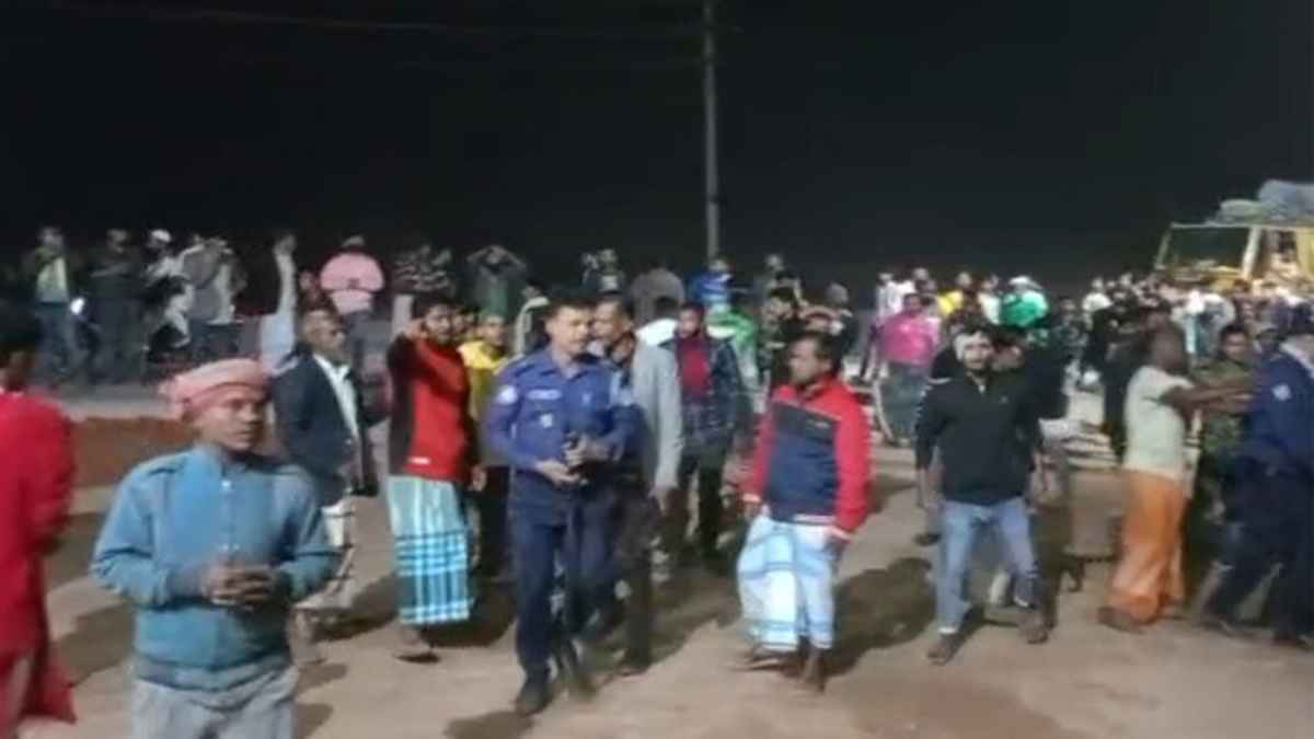 সোনারগাঁয়ে ডাকাতির প্রস্তুতিকালে ৭ ডাকাত আটক, অস্ত্র উদ্ধার