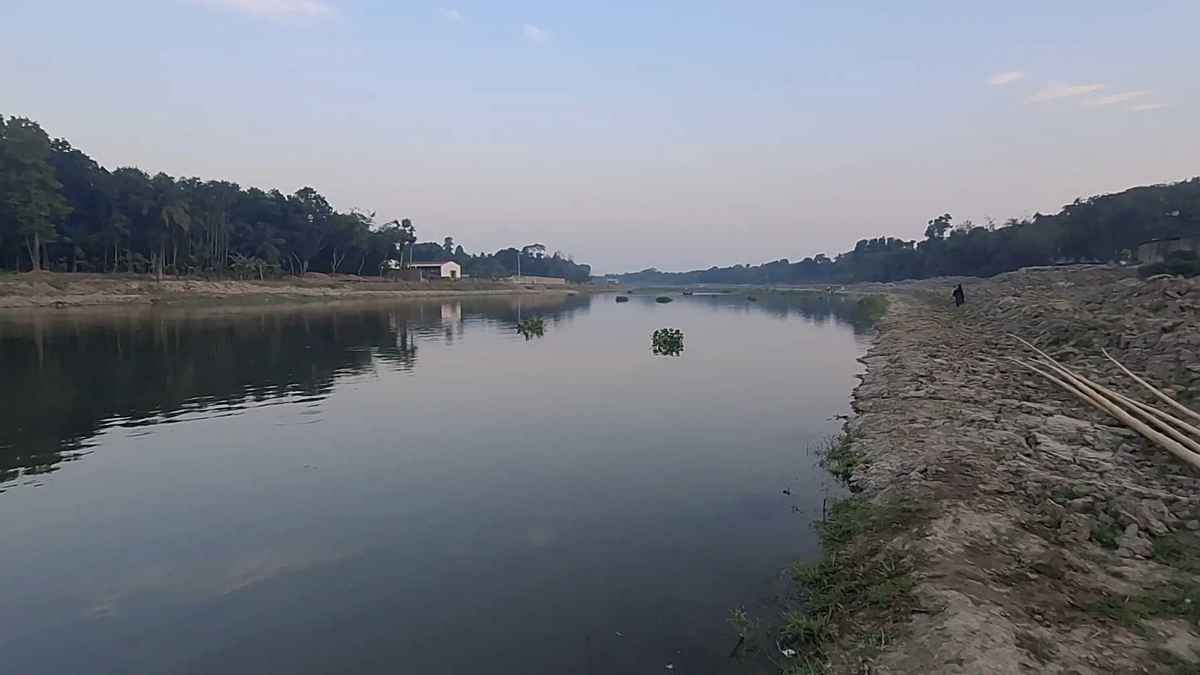 নড়াইলে ট্রলার থেকে নদীতে পড়ে ব্যক্তি নিখোঁজ