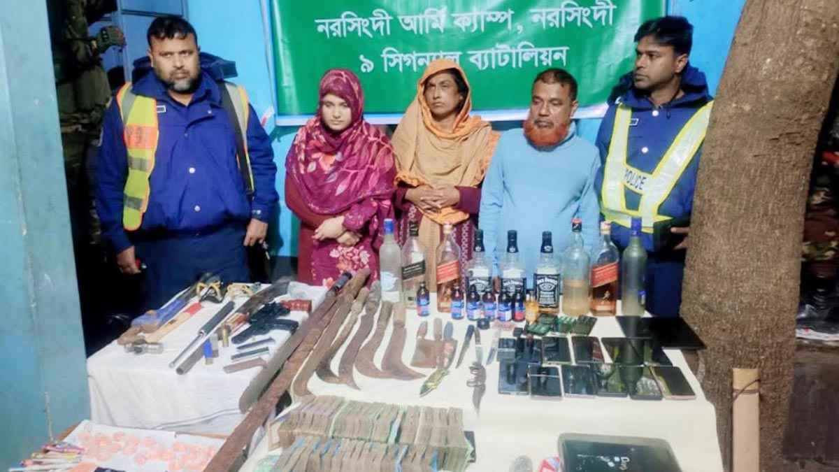 নরসিংদীতে যৌথ বাহিনীর অভিযানে অস্ত্র উদ্ধার 