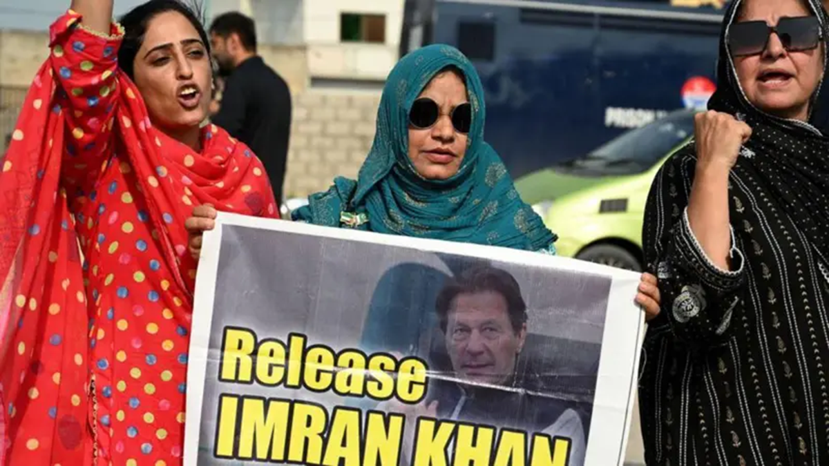 ইমরান খান ছাড়াও যাদের ভিন্নমত দমন করছে পাকিস্তানের সেনাবাহিনী