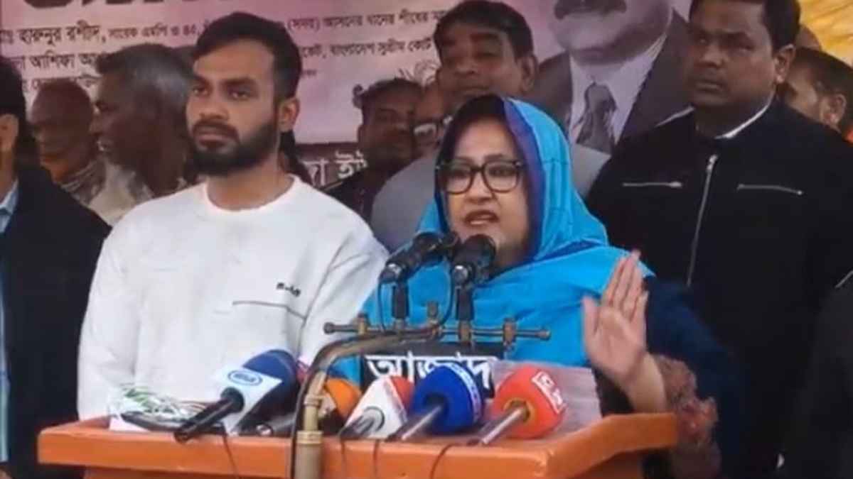 মা-বোনেরা ঝাঁটা নিয়ে ভোটকেন্দ্রে যাবেন: বিএনপি নেত্রী পাপিয়া
