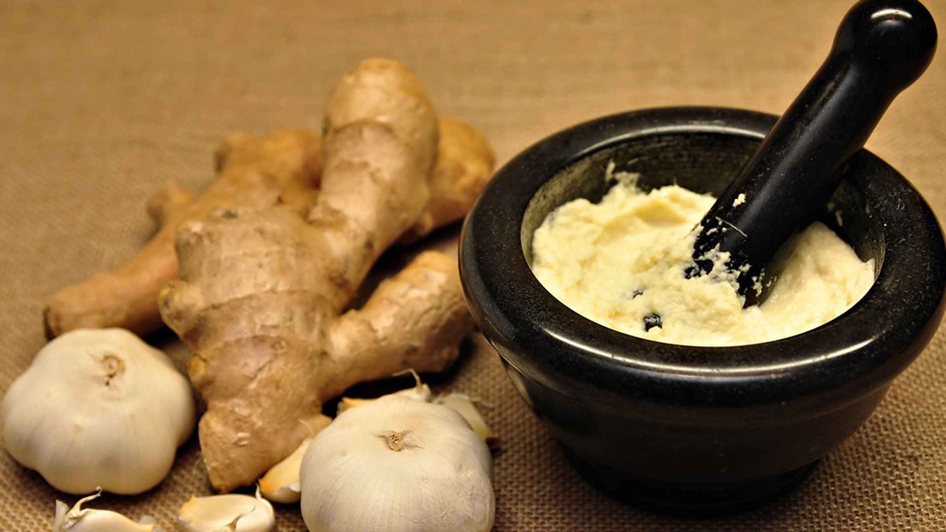 আদা-রসুনের পেস্ট ৬ মাসও সতেজ থাকবে এই ট্রিকস মানলে